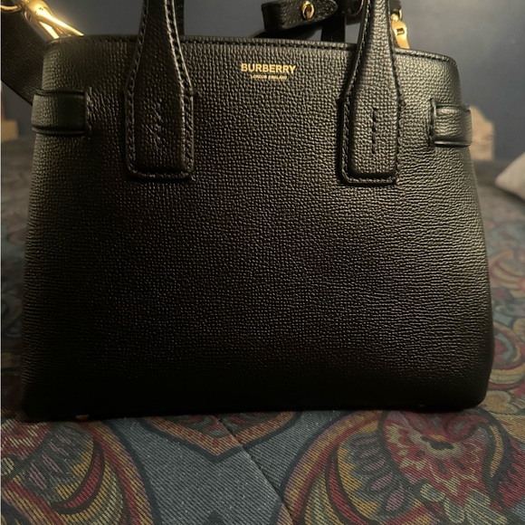Burberry banner tote bag in black. - Picture 1 of 7